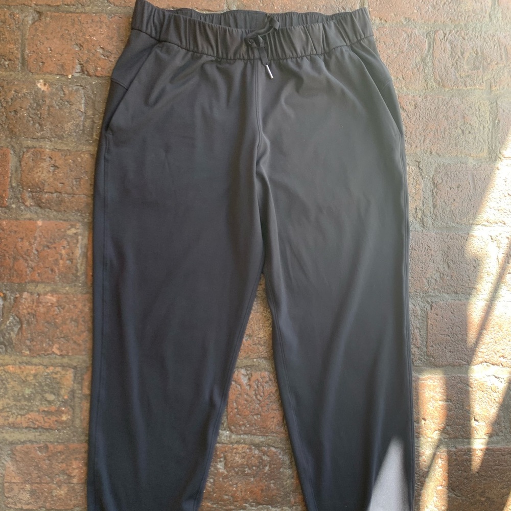 Lululemon On The Fly jogger
